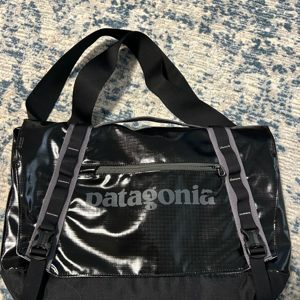 Patagonia Black Hole 12L Messenger Bag